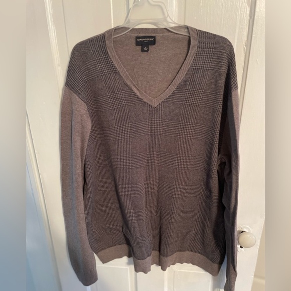 Men’s‎ Banana Republic V-neck sweater. Size XL. Like new.
